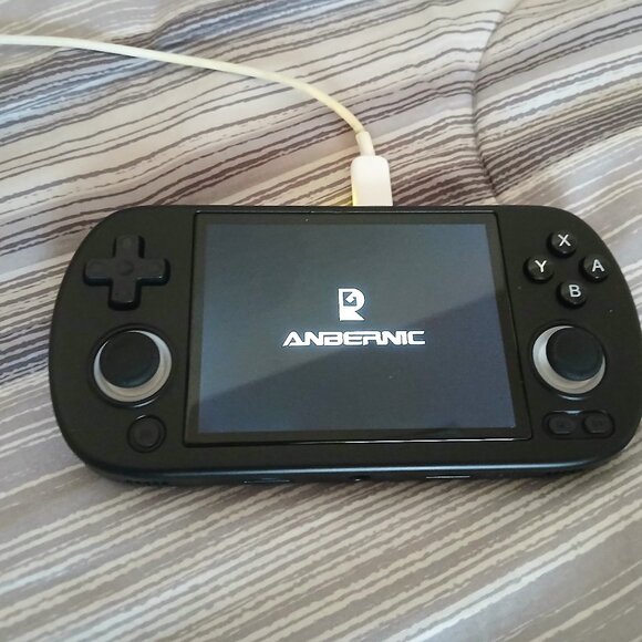 Anbernic RG40XX - Picture 1 of 5